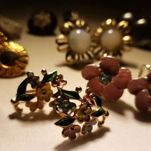 SET OF 6 VINTAGE SCREW ON EARS